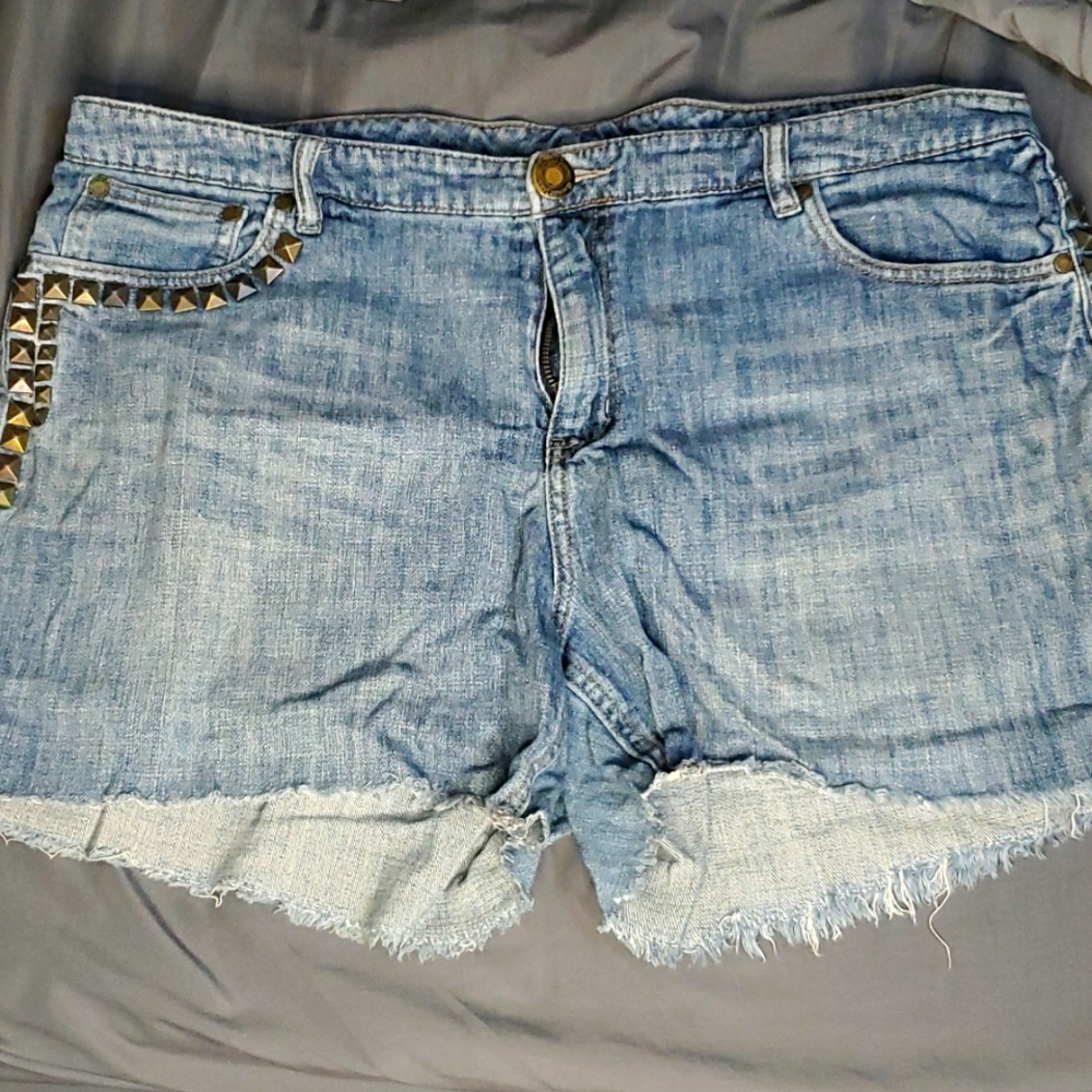 Embellished jean shorts